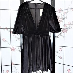 Boohoo Plus Velour Plunge Puff Sleeve Skater Dress Size 12 NWT